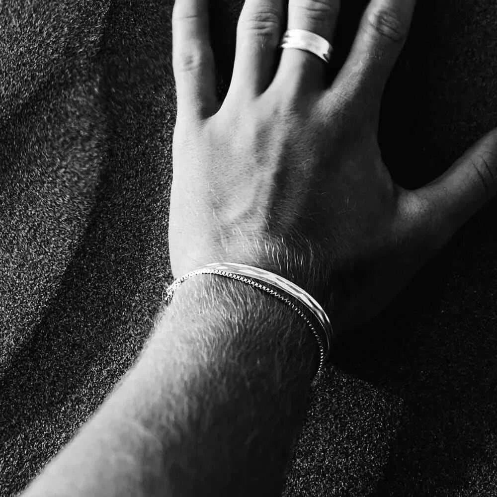 Kael - Bracelet Manchette C Acier Poli 6MM Unisexe - 4NewGen
